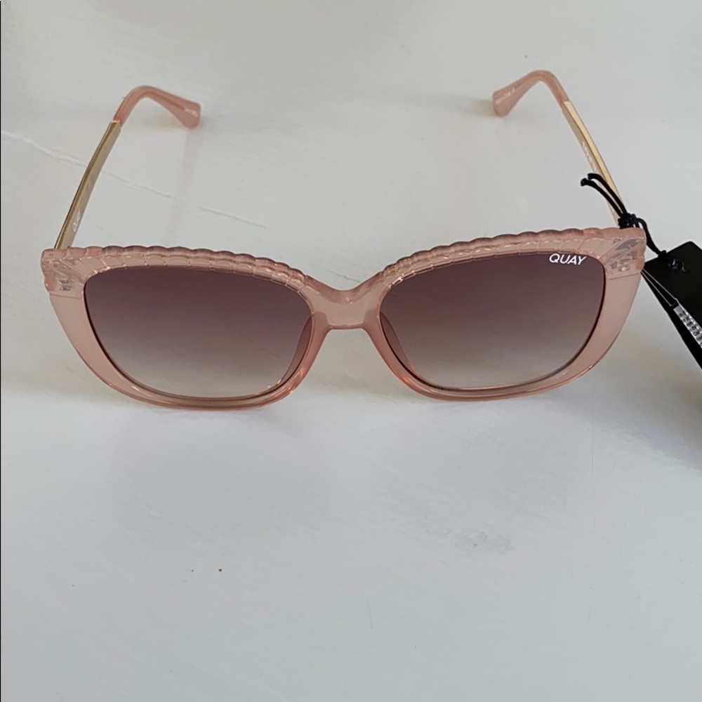 Quay sunglasses - NWT